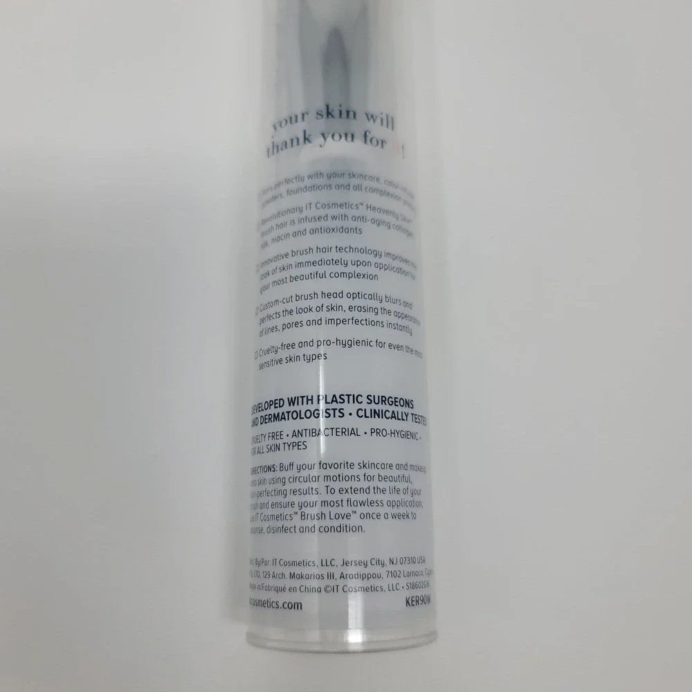 IT Cosmetics Heavenly‎ Skin CC+ Cream Skin Perfecting Brush No 702